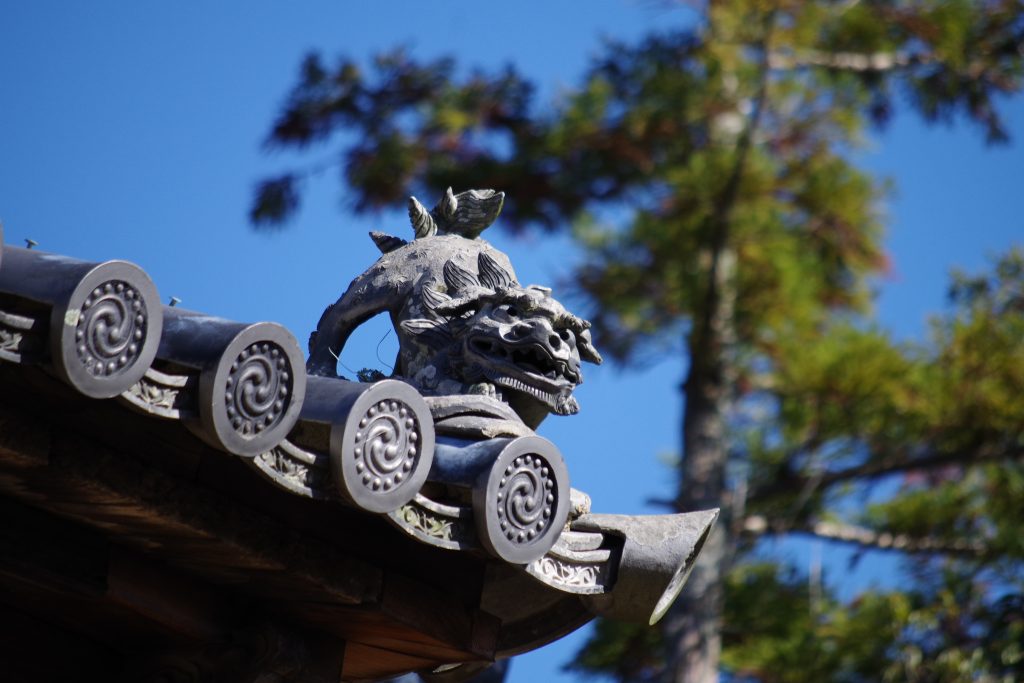 名塩教行寺本堂屋根画像